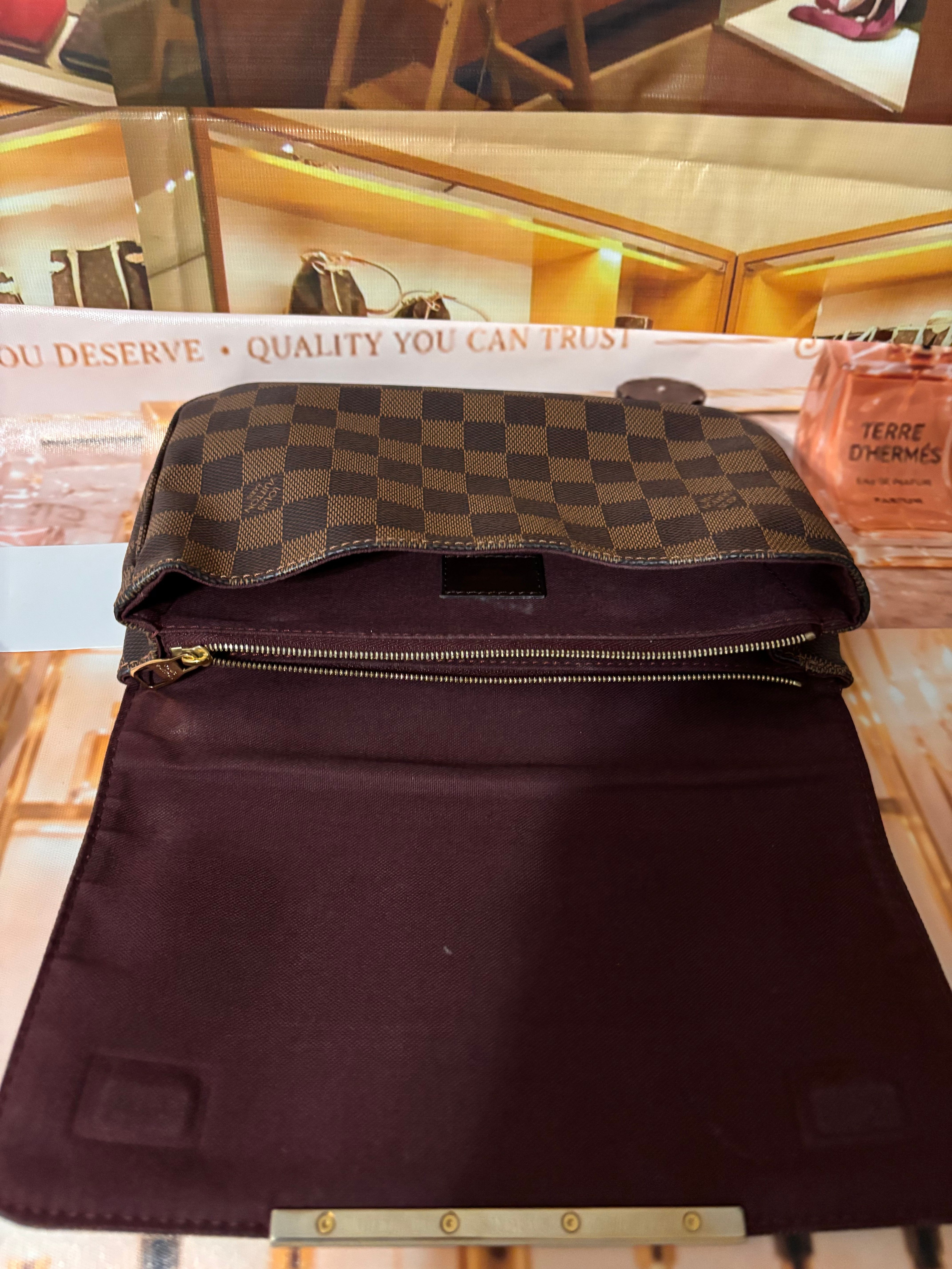 LV Damier Sling - Image 9