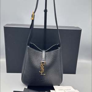 SAINT LAURENT YSL LE 5 À 7 HOBO BAG – BLACK LEATHER / GOLD HARDWARE