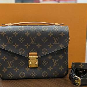 LOUIS VUITTON POCHETTE MÉTIS MONOGRAM – GOLD HARDWARE
