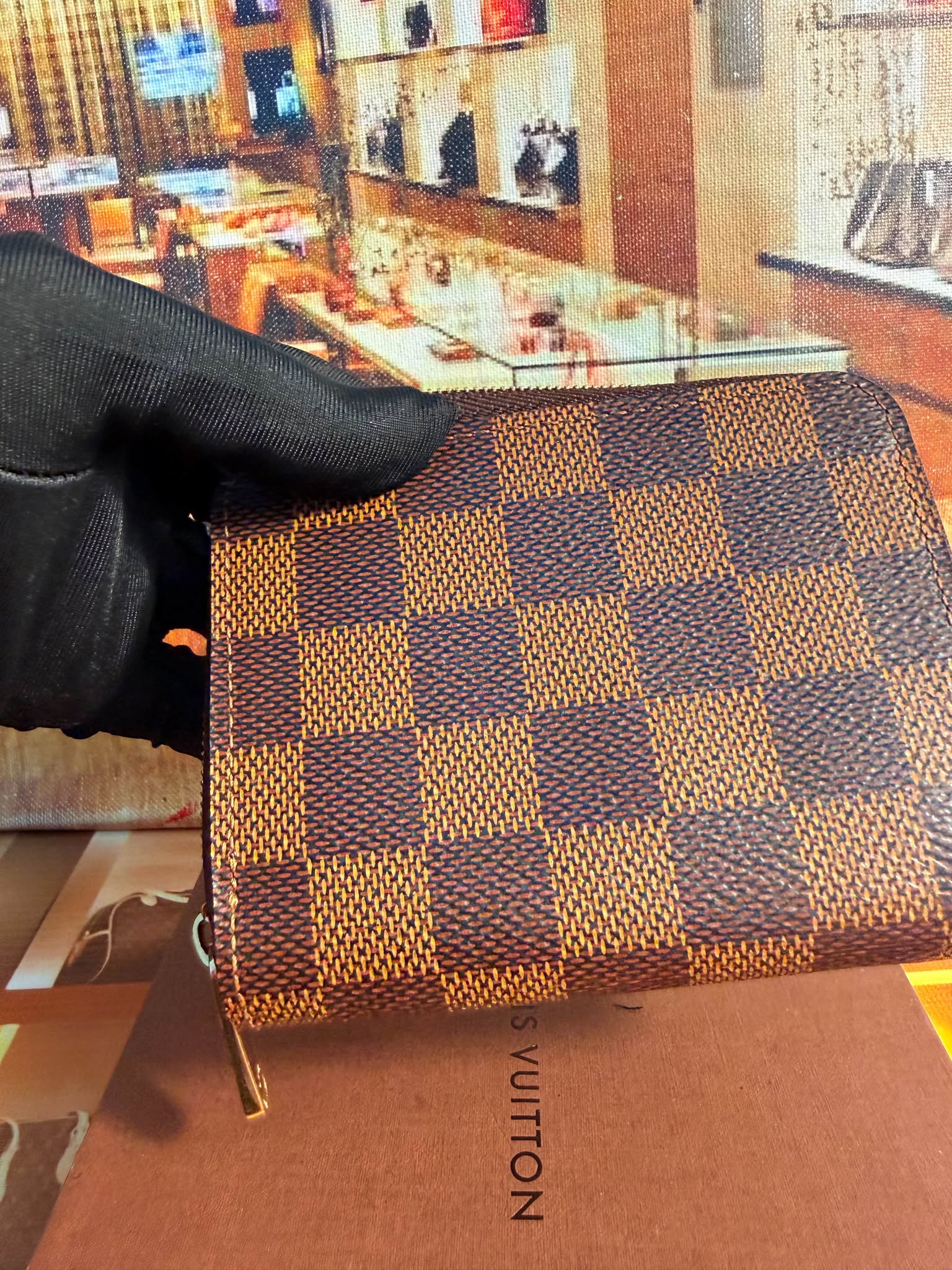 LV COMPACT WALLET - Image 8