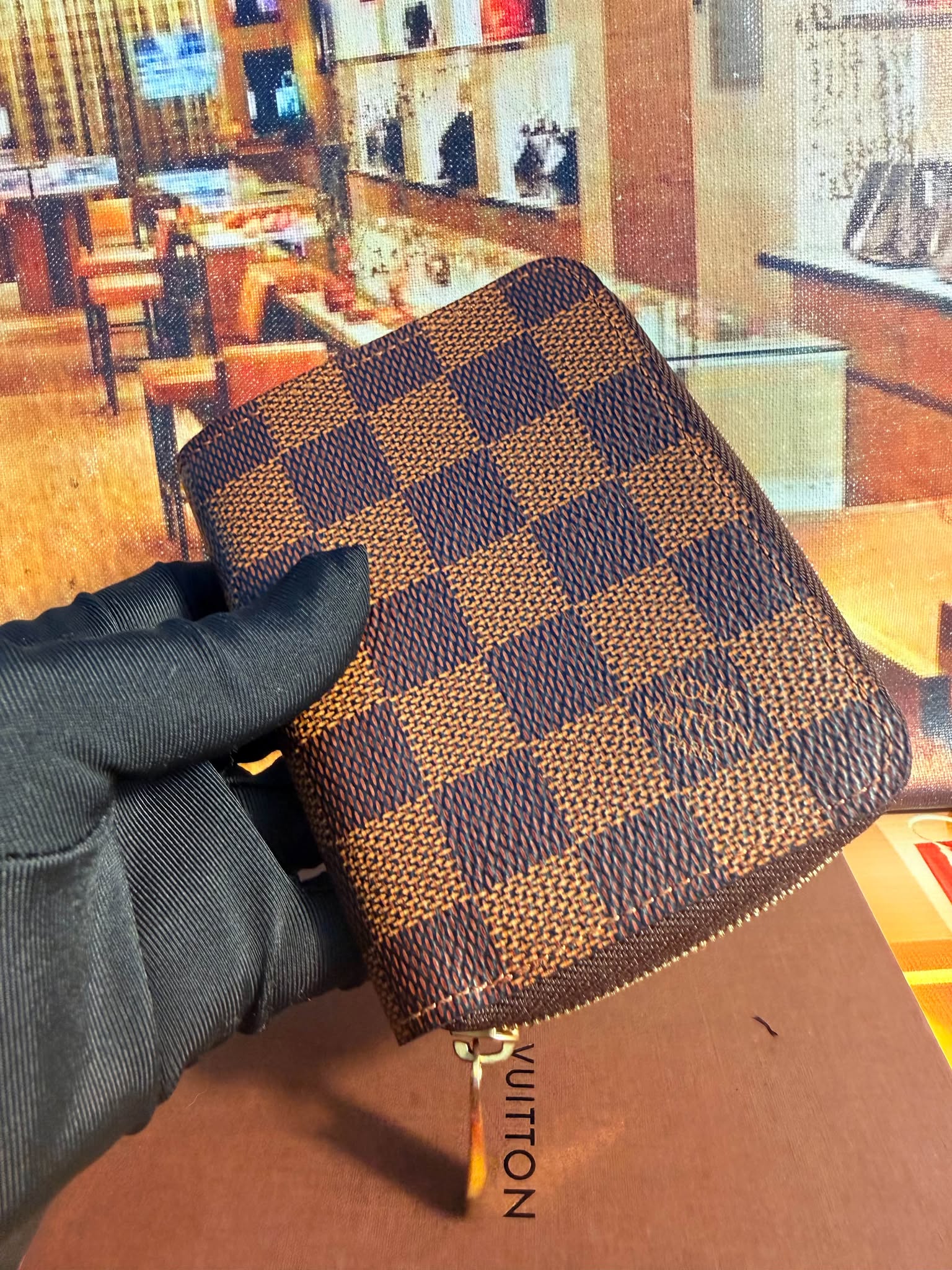 LV COMPACT WALLET - Image 2