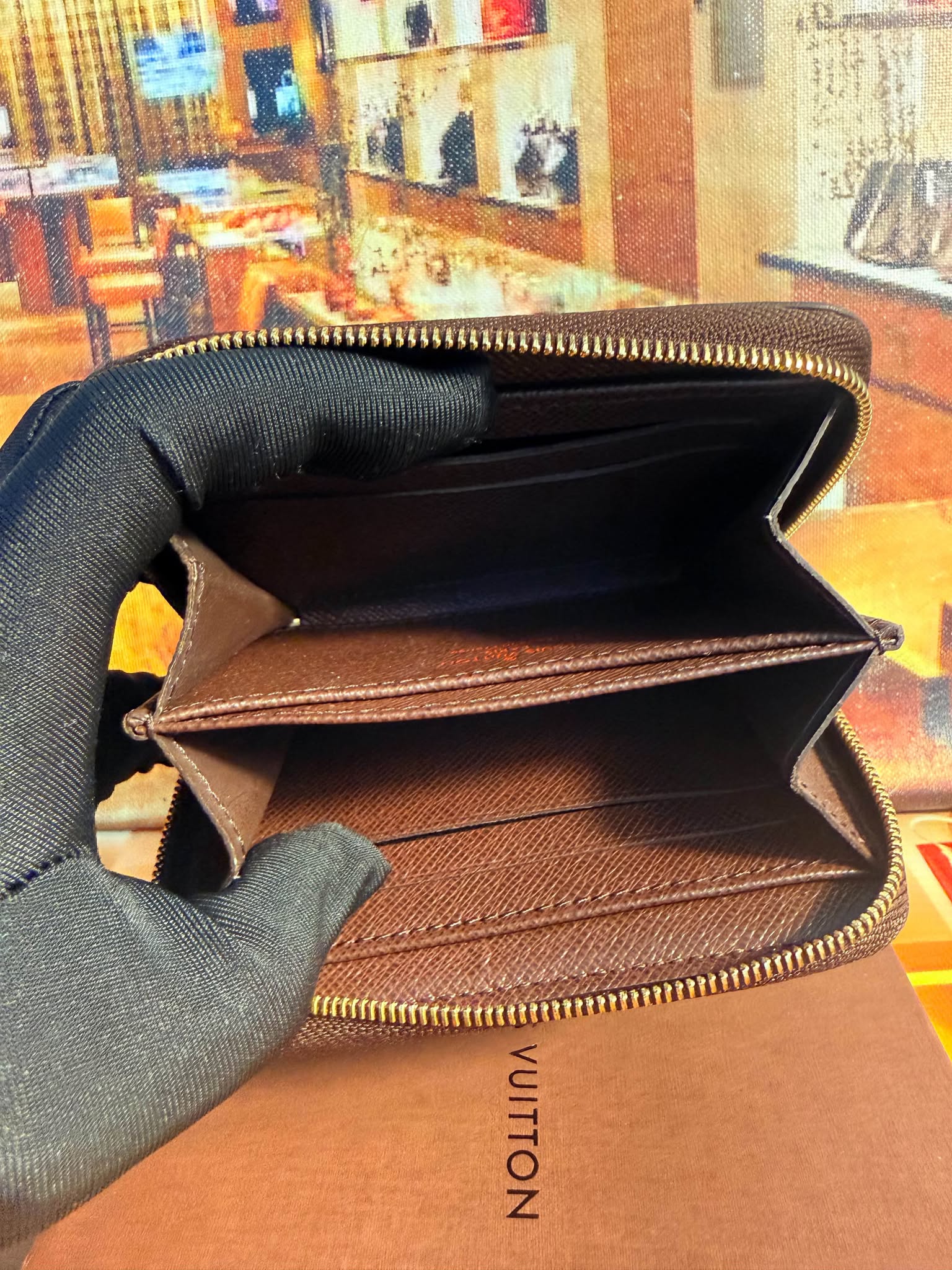 LV COMPACT WALLET - Image 3